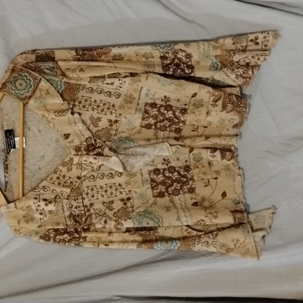 New York City design company. Long sleeve, very thin. Size XL petite.